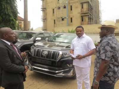 Three Reps Members Get SUV From Gov Ayade After Decamping To APC  