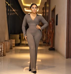 Regina Chukwu Threatens To Physically Attack Celebrities Campaigning For "Old Politicians"  