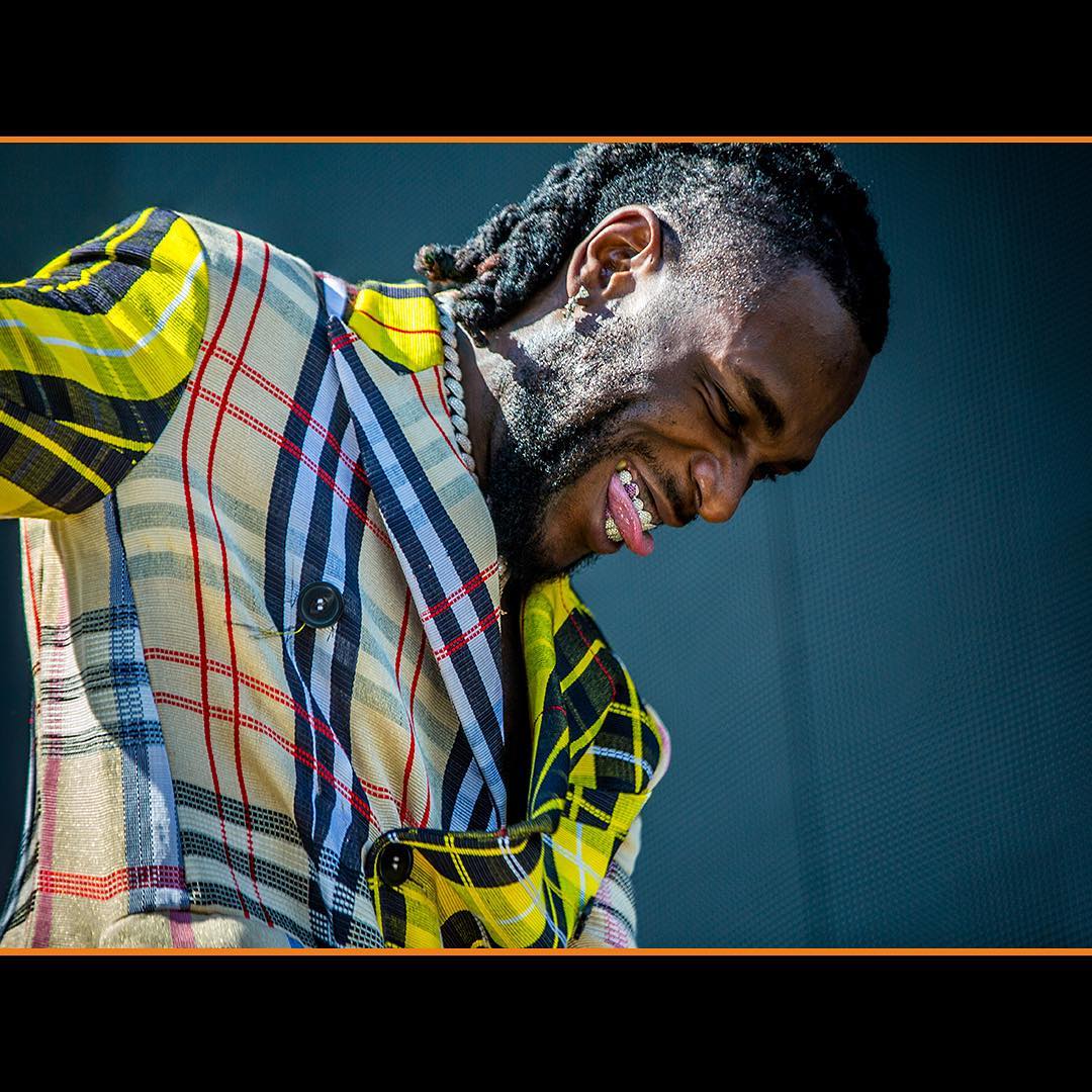 Burna Boy Warns Nigerian Artistes Against International Contracts  
