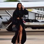 Rihanna Shows Off Her Sexy Body in a Black Co-ord  