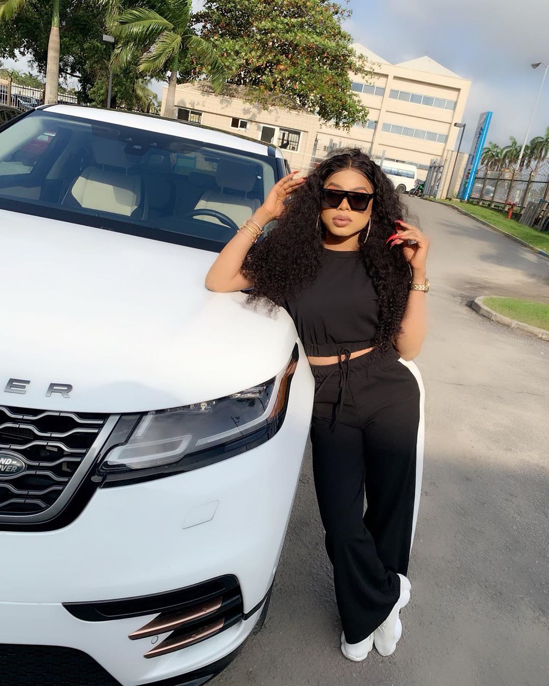 Bobrisky Fights Man In Public For Bashing His Range Rover SUV  