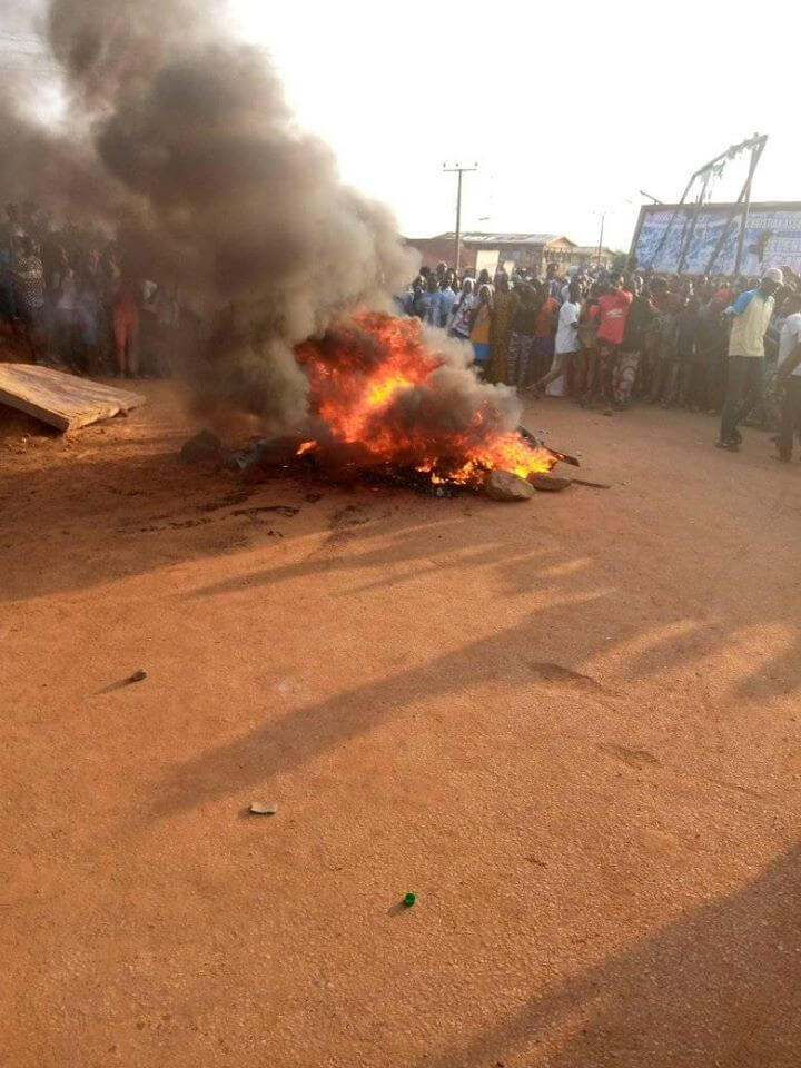Angry Mob Sets 3 Robbers Ablaze Following Failed Robbery In Oyo  