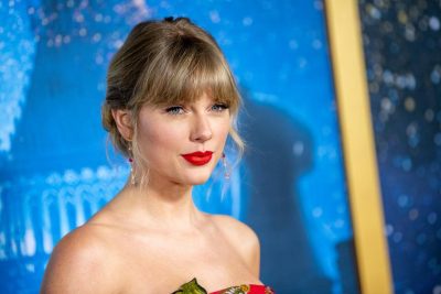 Taylor Swift Makes Donation Of £23,000 To UK Student As Tuition Fees  