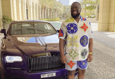 Man Seen Selling Picture Of Hushpuppi In Traffic [VIDEO]  
