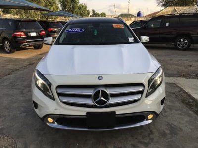 Man In Anambra Runs Mad After Alighting From His New Benz [VIDEO]  