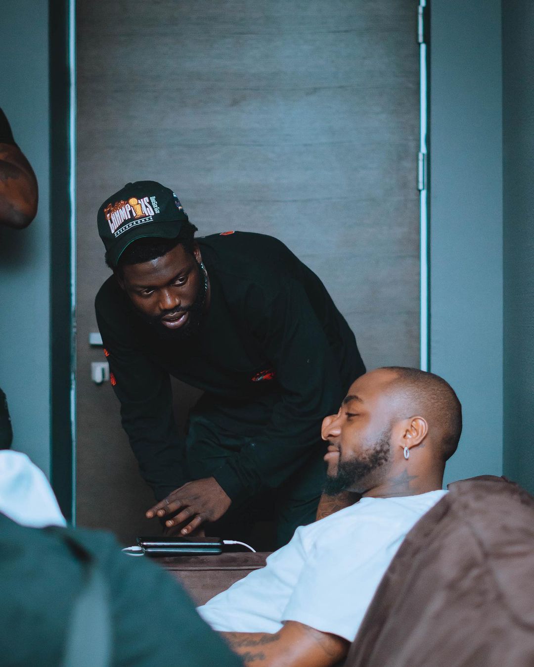 BBNaija: Saga Weeps Over Nini's Sudden Disappearance [VIDEO]  