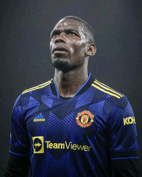 Manchester United ace open to Paris switch  