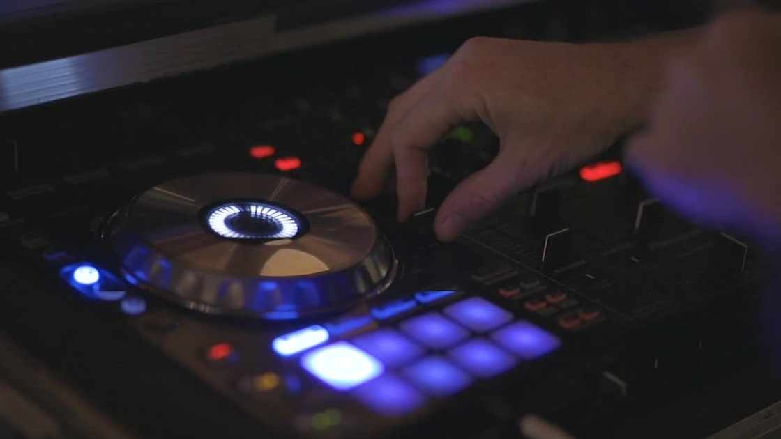 5 Reasons Why Record Labels Fail  