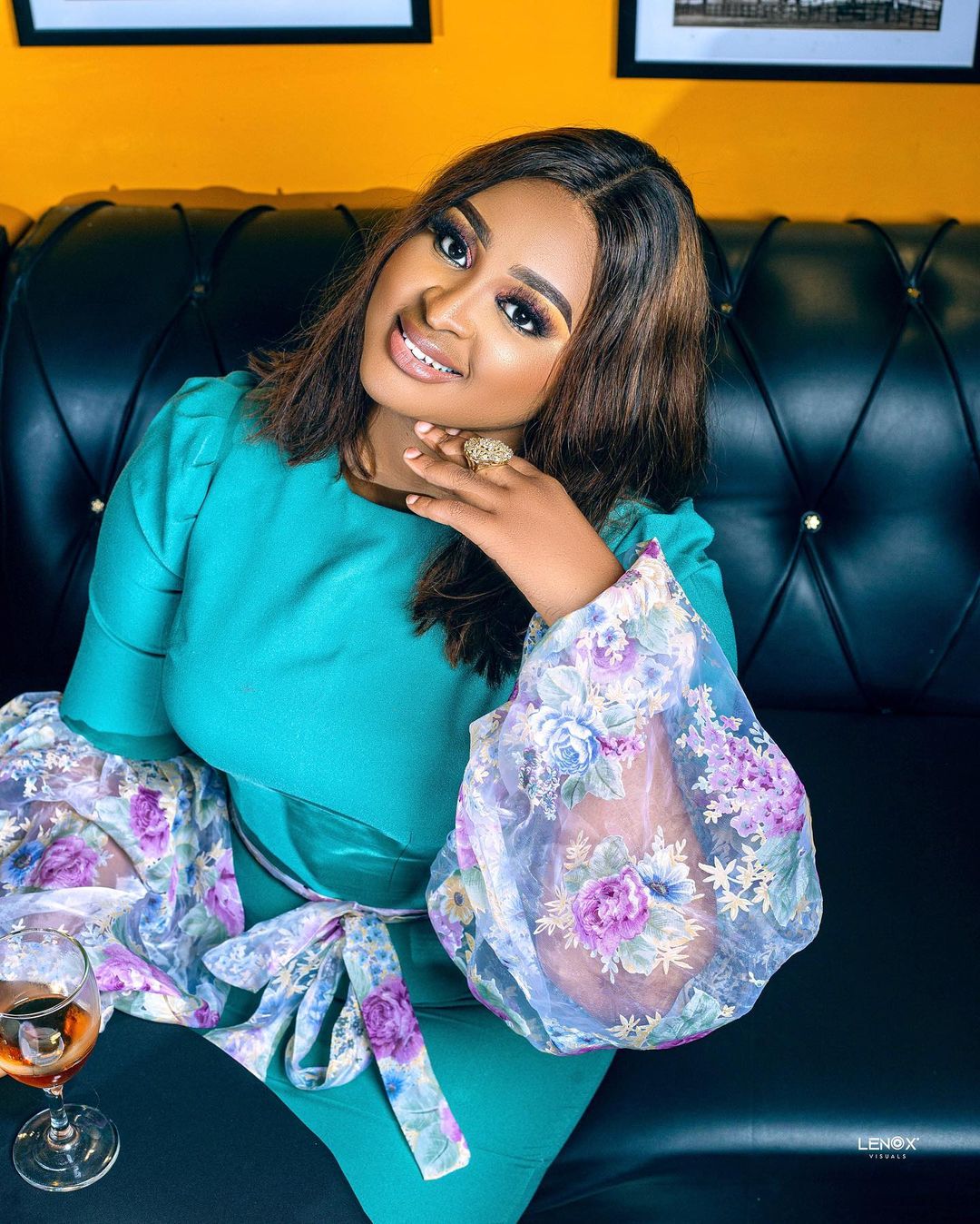 Teni Snubs Critics, Thanks Buhari For Award  