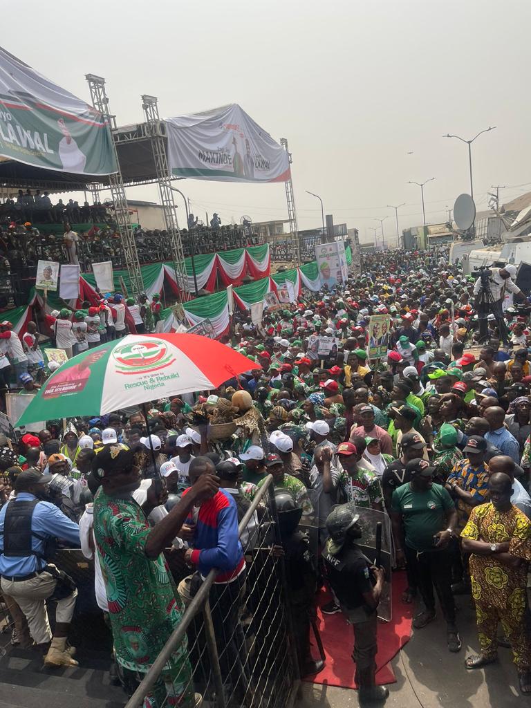 Atiku Hails Supporters Chanting His Name During Makinde Campaign Rally  