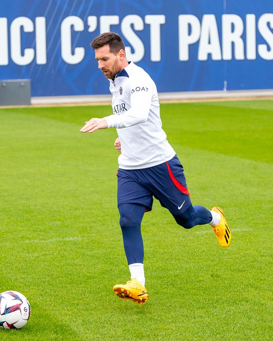 Lionel Messi Returns To Training With PSG Following Suspension  