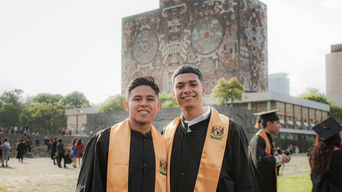 Man brings his dad back to UI, the feels hit different  